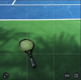 high_contrast_tennis_racket