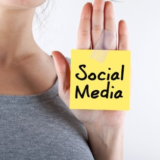 social_media_hand